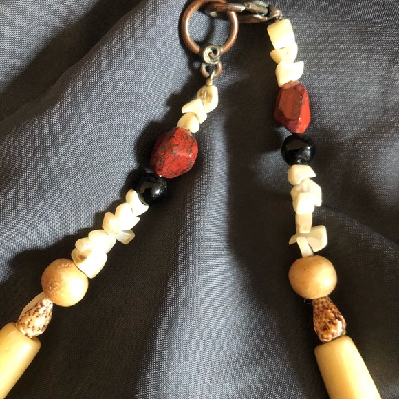 Shell/Bead Necklace - Picture 4 of 7